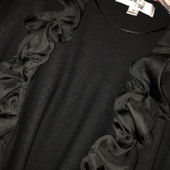 Cute Ruffled Sweater - Picture 3 of 7